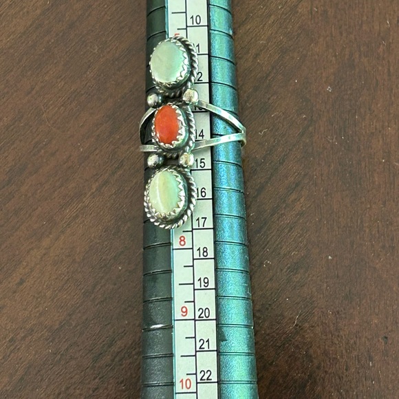 Vintage Navajo Sterling Silver Turquoise & Coral Stones Ring size 6 - Picture 2 of 8